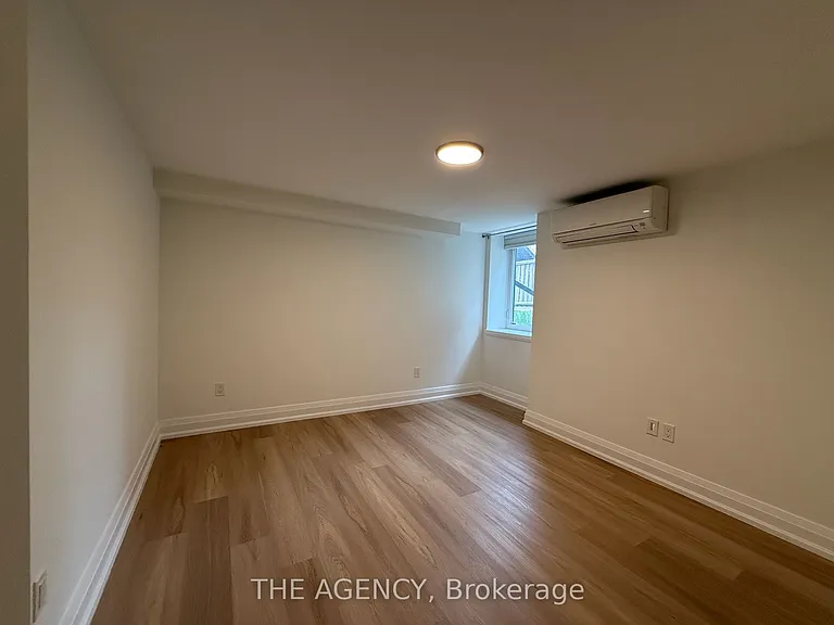 31 Oriole Pkwy — Photo 16