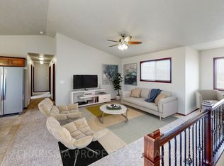 340 Vernon Dr #3, Harrisburg, SD 57032