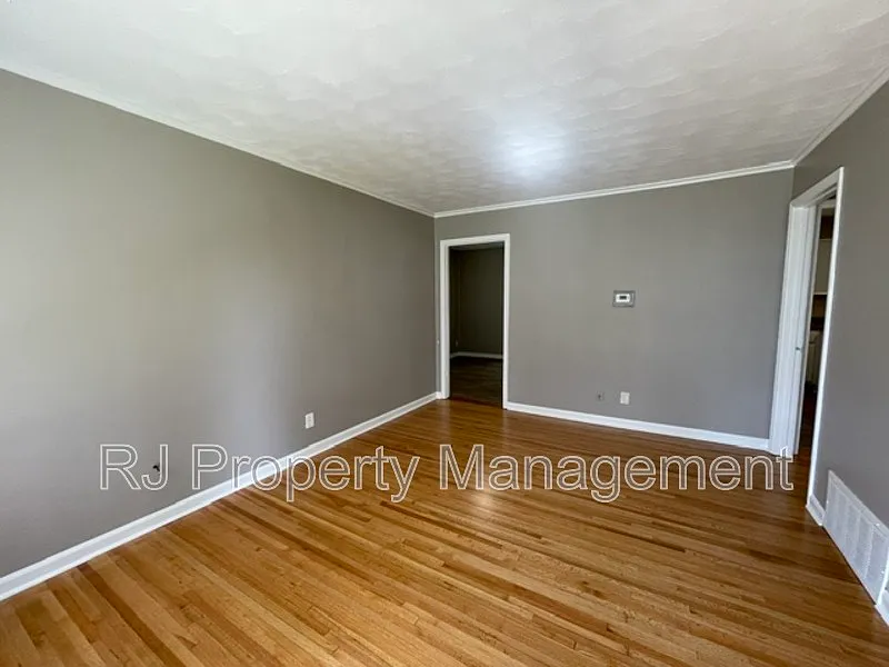 3 bed, 1.5 bath, 1235 sqft, $1,295 — Photo 3