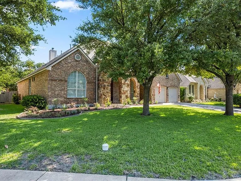 2127 Clear Lake Pl — Photo 1
