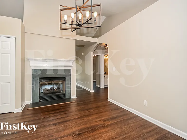 2033 Greenhill Pass — Photo 4