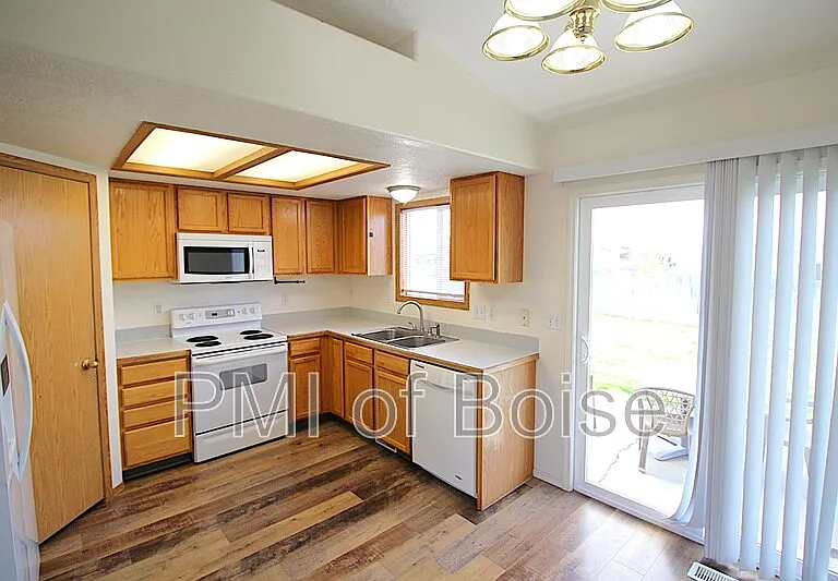 521 Stony Meadow Dr — Photo 4