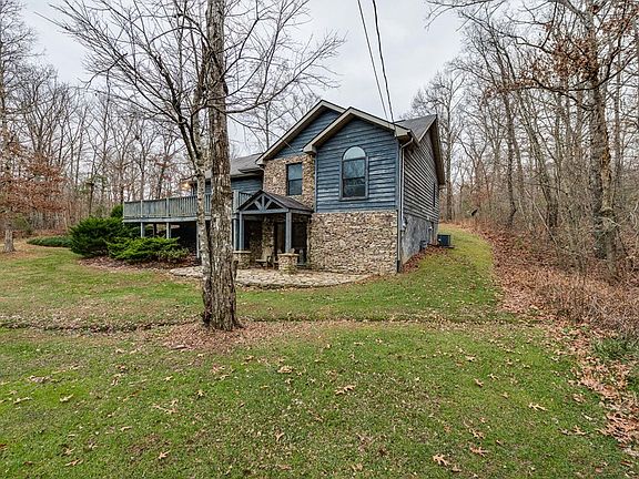 4th image of 690 Peachtree Dr