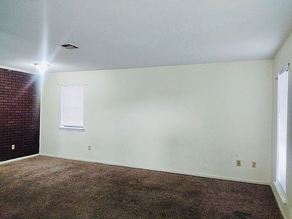 4th image of 104 Sweetbriar St #D