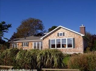 21 Oneck Pl, Westhampton Beach, NY 11978