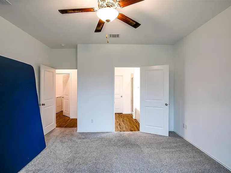 1024 Bluewood Bnd — Photo 17