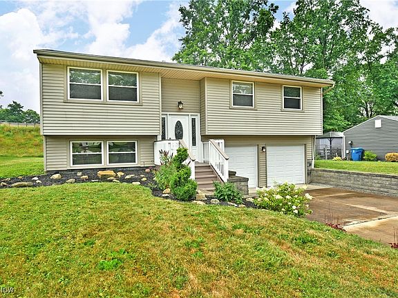 2nd image of 732 Laurelwood Dr SE