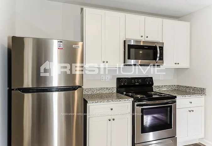 4 bed, 2.5 bath, 2000 sqft, $2,049 — Photo 4