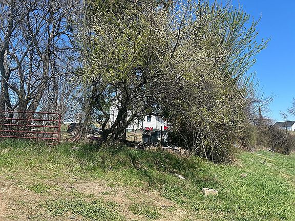 5th image of 6688 Fairmont Pike Rd