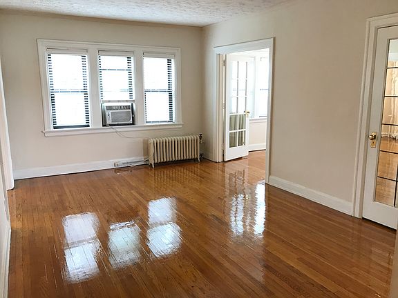 1 BR Living Room
