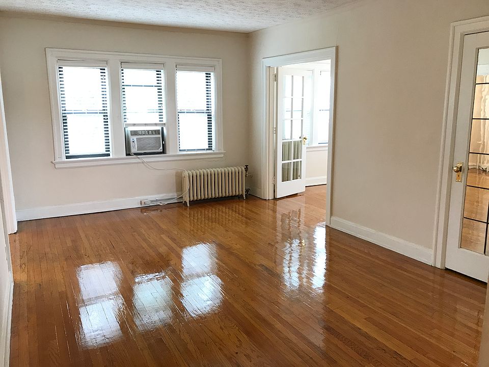 1 BR Living Room