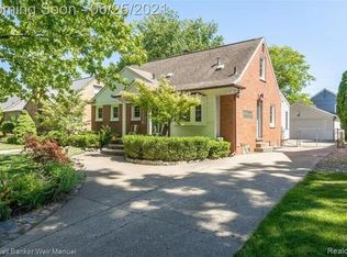 2236 Pembroke Rd, Birmingham, MI 48009