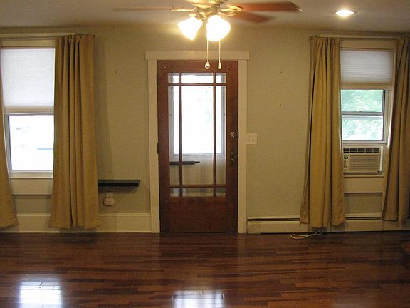 4th image of 15 E Emmett St