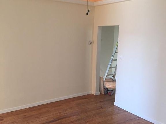 2nd image of 19807 Jamaica Ave
