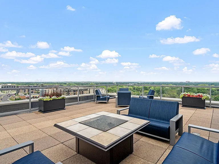 One Southdale Place — Photo 10