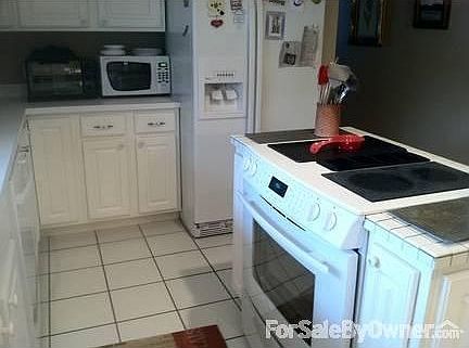 Kitchen
						:
						New Jenn aire Range showing