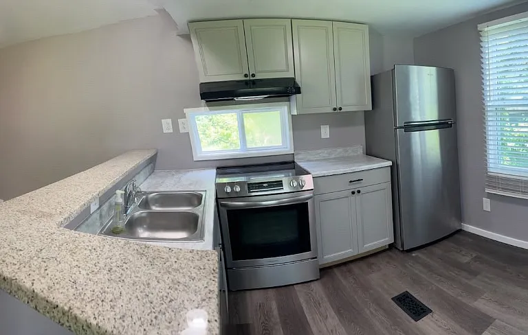 404 Hartley Dr — Photo 2