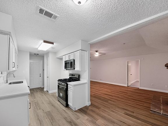 5th image of 15410 Wildwood Lake Dr
