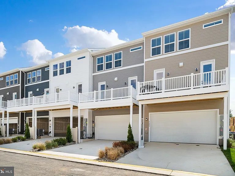 9207 Forkleaf Oak Dr — Photo 47