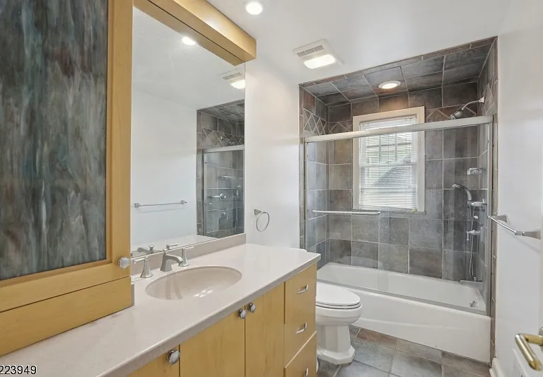 24 Thackeray Dr — Photo 29