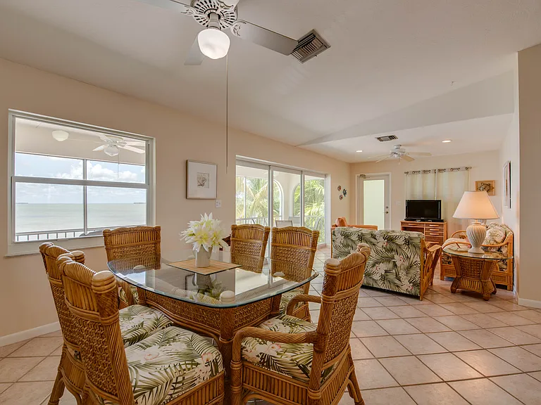 536 Caribbean Dr E — Photo 9
