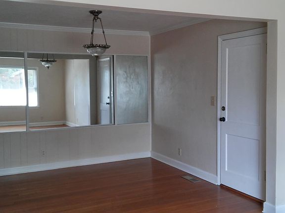 2nd image of 115 S Palisades Dr