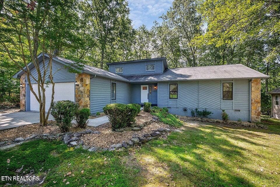 1st image of 334 Lakeview Dr