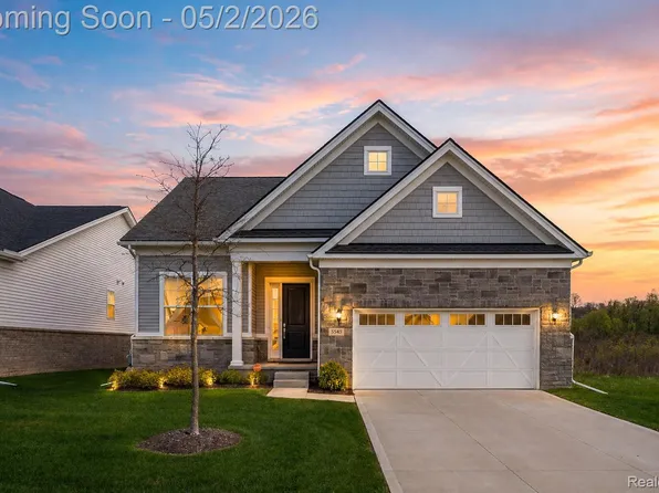 5545 Helmsdale Blvd, West Bloomfield, MI 48322