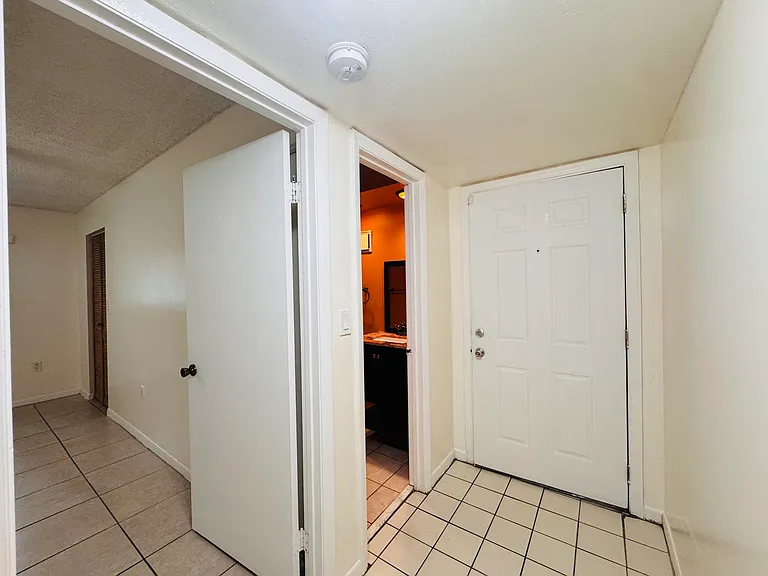 20681 NE 4th Pl #105 — Photo 18