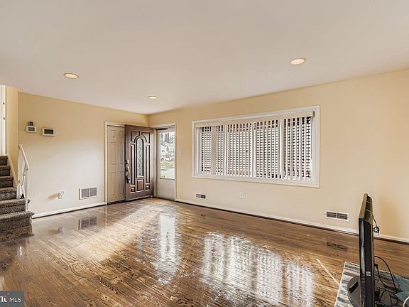 2nd image of 8504 Fieldway Dr