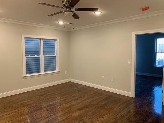 3rd image of 25 Saint Pauls Ave Floor 2