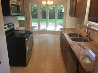 902 Beachcomber Ln, Houston, TX 77062