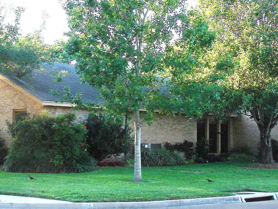 1st image of 120 Bowling Green Dr