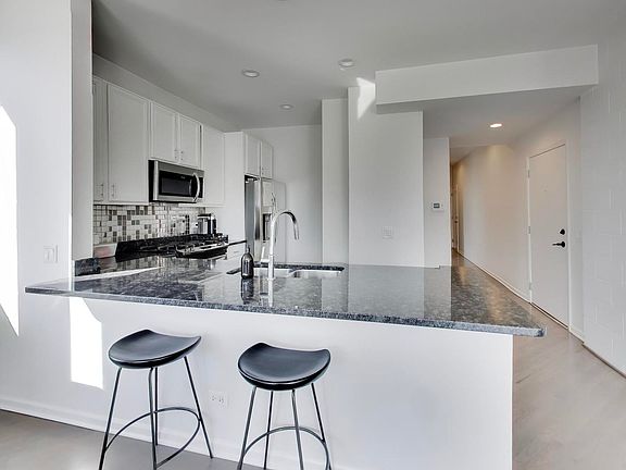 4th image of 3718 N Ashland Ave APT 302