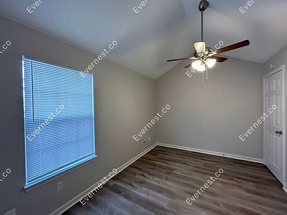 4th image of 524 Creekwood Cir S