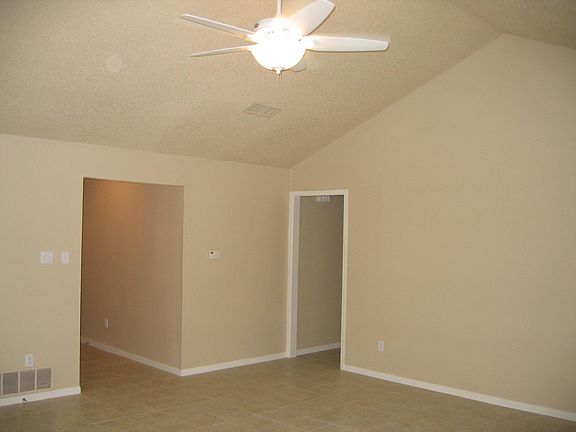 3rd image of 1607 Castlewood Ct