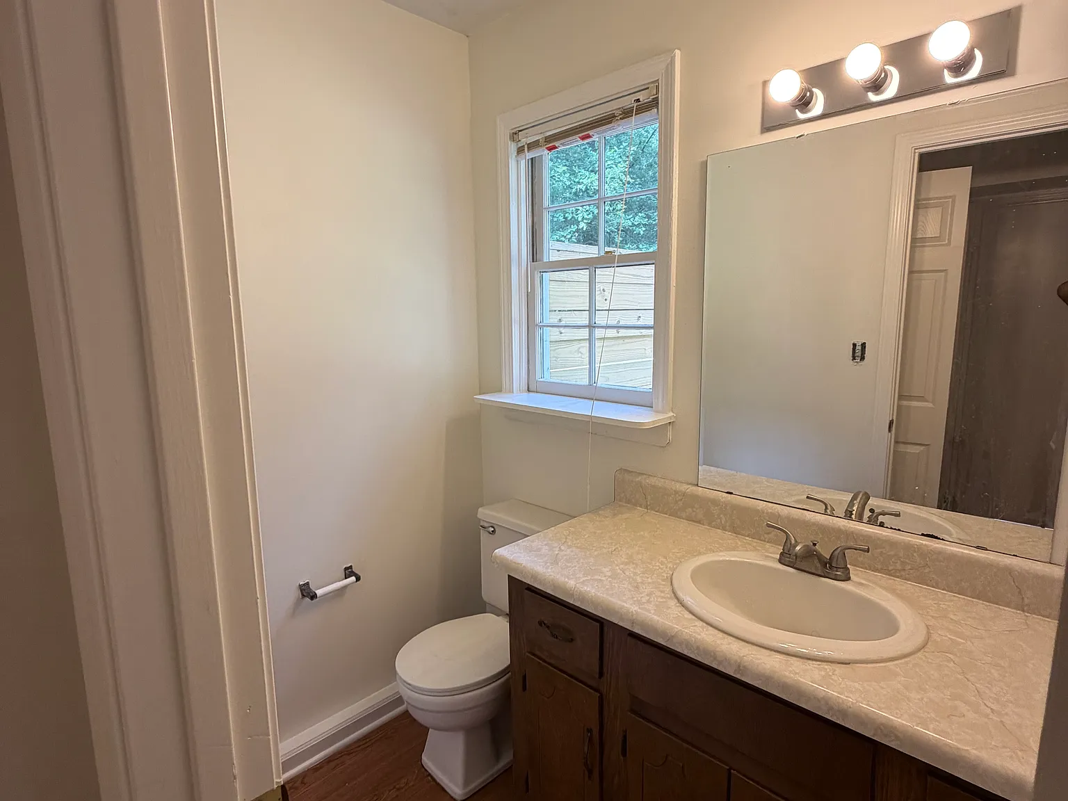 2 bed, 1100 sqft, $1,350 — Photo 4