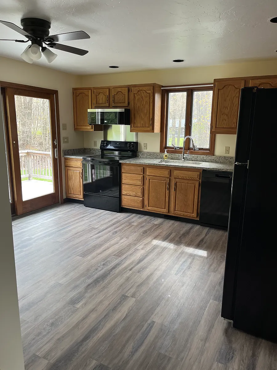 Kitchen - 139 Prospect St #B