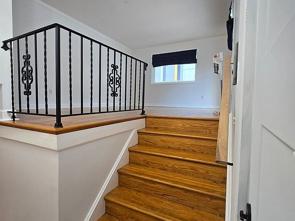 4th image of 4575 Blaine St NE
