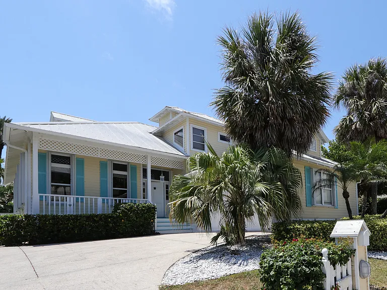 400 Seaside Ln — Photo 1