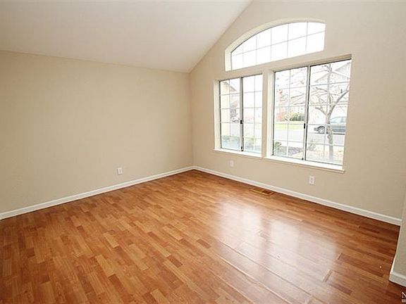 5th image of 706 Deerfield Dr