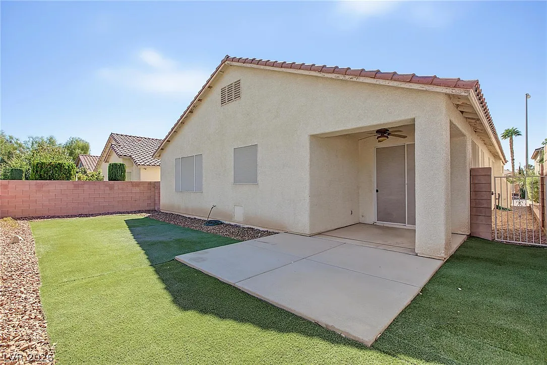 3 bed, 2.0 bath, 1775 sqft, $2,000 — Photo 3