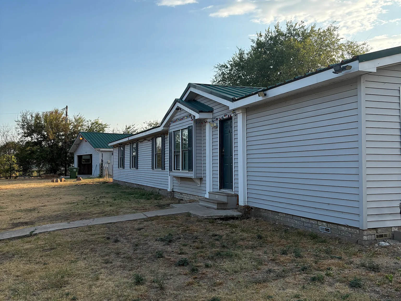 4 bed, 2357 sqft, $2,600 — Photo 3