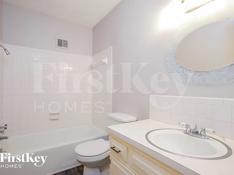 1720 Wornall Rd — Photo 12