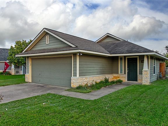 2nd image of 905 Crested Point Dr