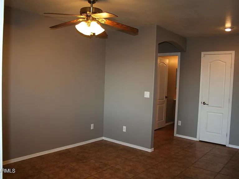 11207 W Hopi St — Photo 5
