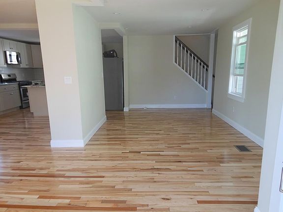 2nd image of 93 Laighton St