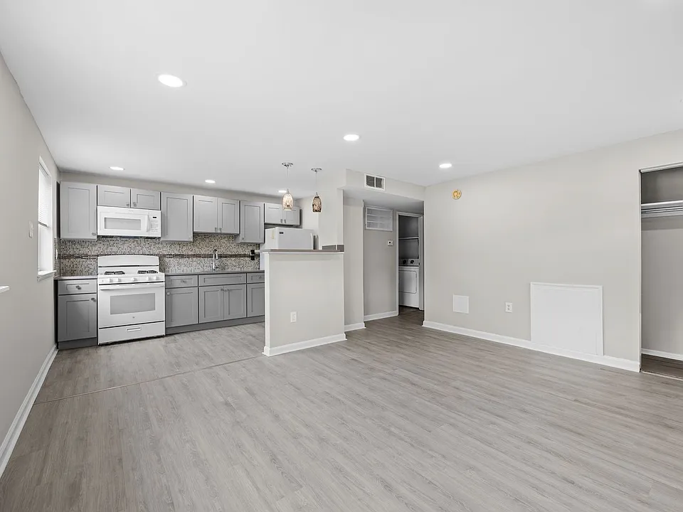 551 Avon St