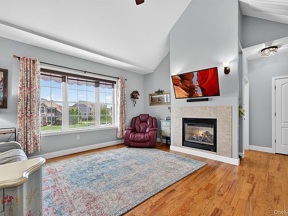 3rd image of 7 Deangelis Drive