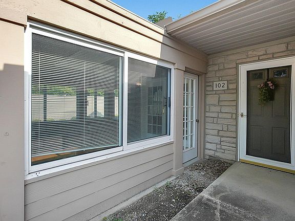 4th image of 102 Canterbrick Dr